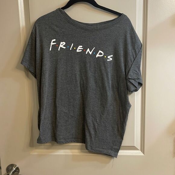 FRIENDS Tops - Women's Friends Table Short Sleeve Graphic T-
Shirt (Juniors')